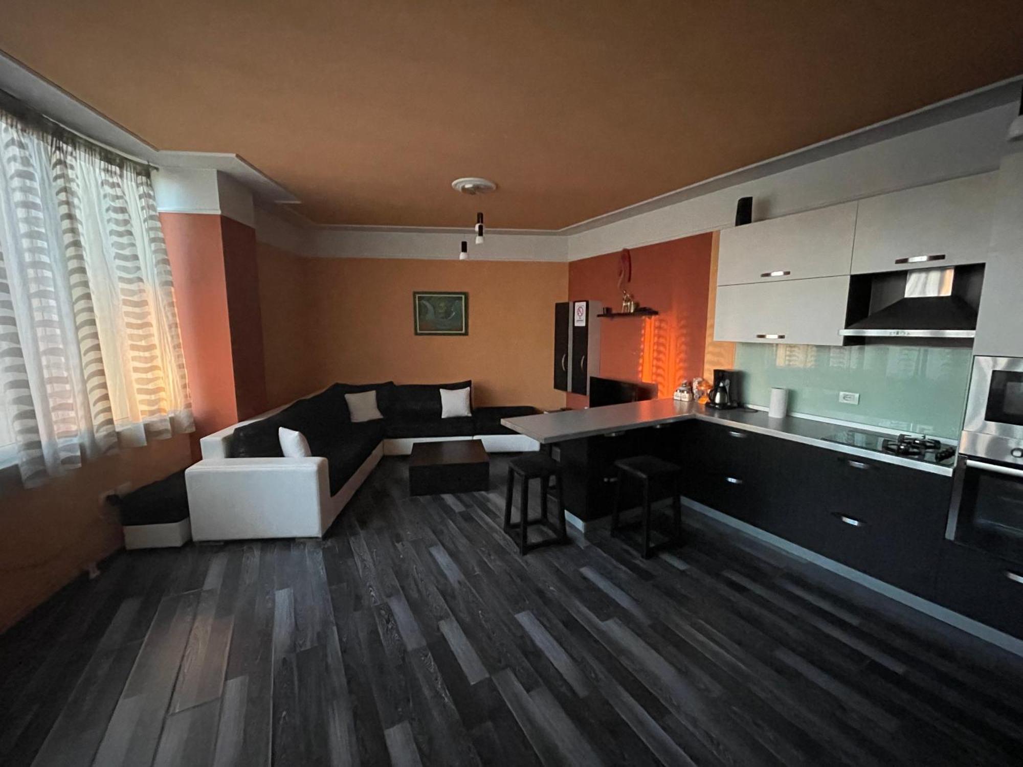 Moonshine Apartament Тирана Екстер'єр фото