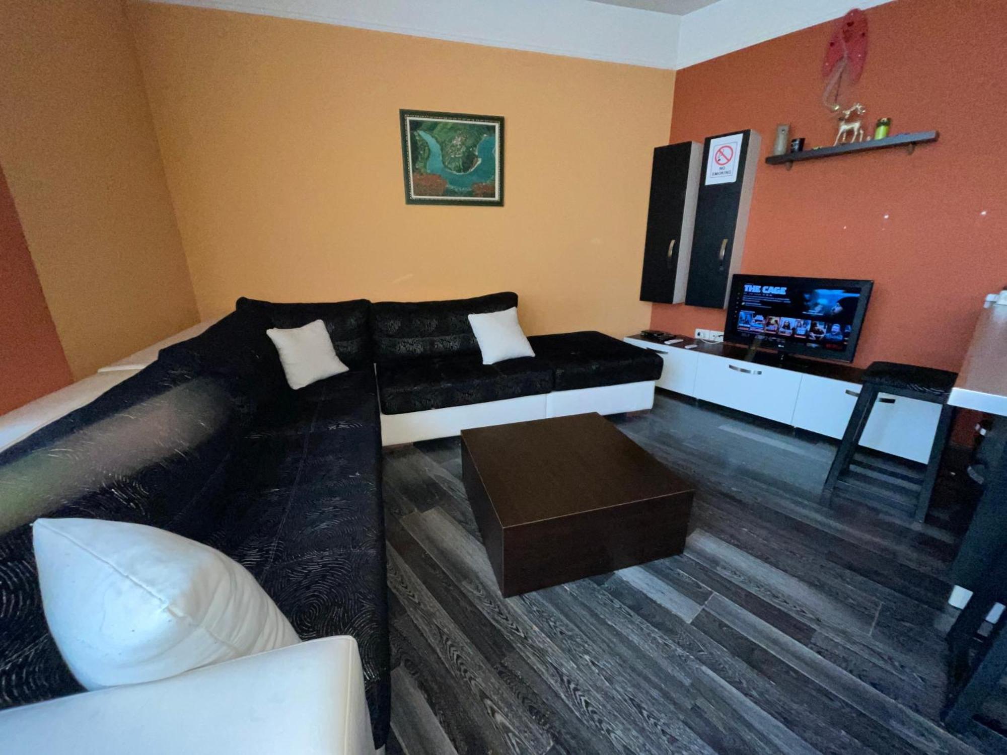 Moonshine Apartament Тирана Екстер'єр фото